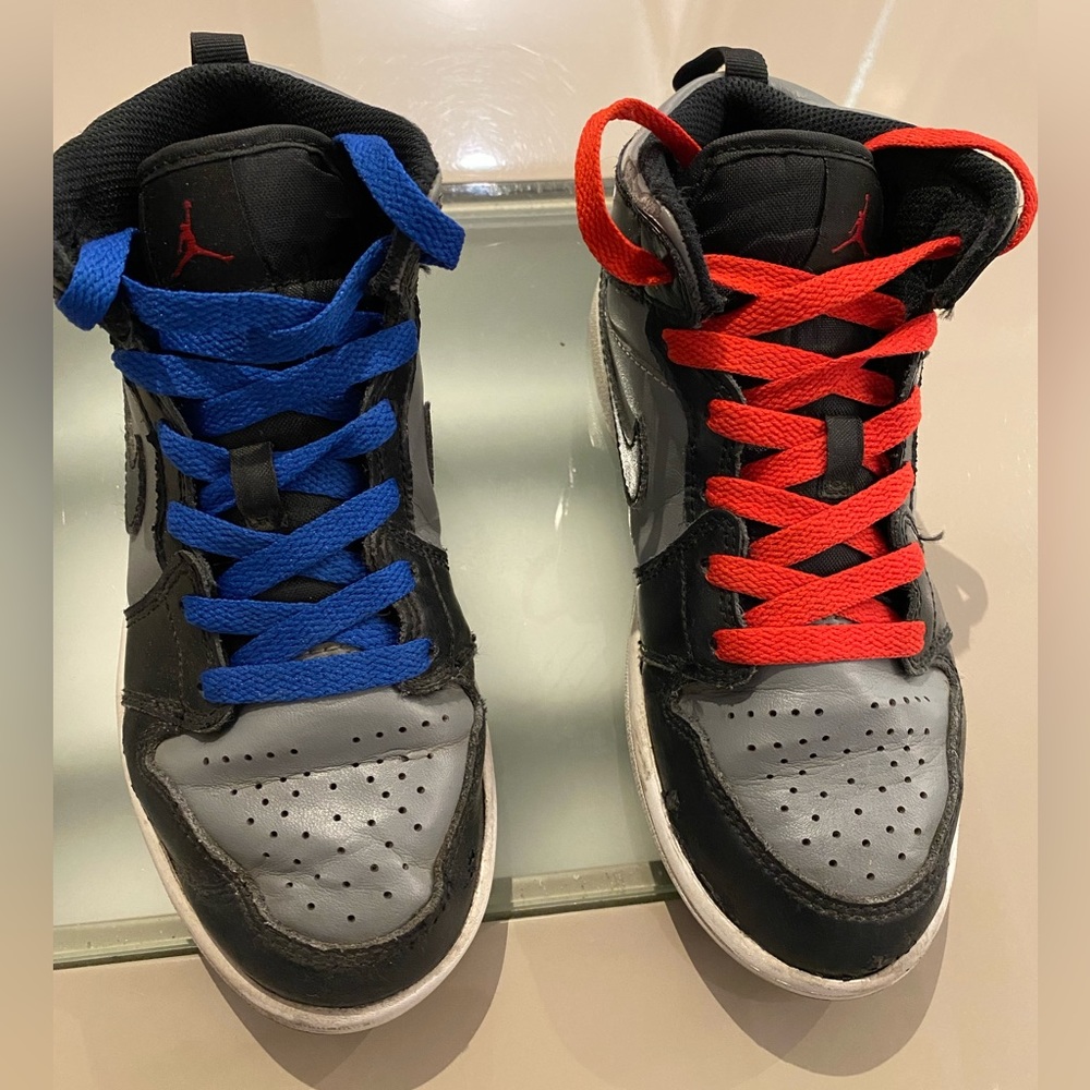 Nike boys air jordan 1. Size 2.
